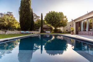 Maisons d'hotes MAS MILLESIME - Chambre double - petit dejeuner - piscine - Mas du XVIIIeme siecle proche Saint-Remy-de-Provence : photos des chambres