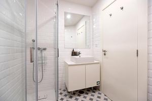 Superb Flat w Balcony and AC by LovelyStay