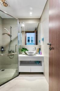 Delux Studio Near Marriott, Grand Plaza Hotel In City Centre, 25 To Airport