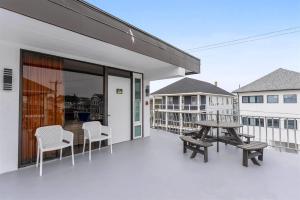 313 E Glenwood Ave, Unit 201