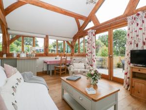 Little Acorn Cottage