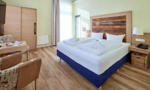 Double Room with Balcony and Sea View room in Strandhotel VierJahresZeiten