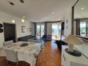 Laurus Nr3 in front of the beach