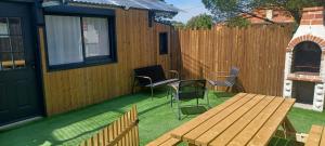 Maisons de vacances CHALET en bois a 600 m de la plage : photos des chambres