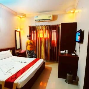 Hotel Diamond Glory Private Limited