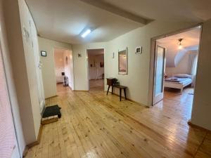 Quiet and Lovely 2 BDRM loft in the Old Centre