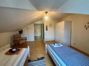 Quiet and Lovely 2 BDRM loft in the Old Centre