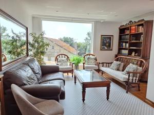 Casa con vistas al mar, campo y barbacoa
