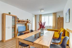 Villa Kometa - 1BD Apt with Balcony & Forest View by Flat Manager