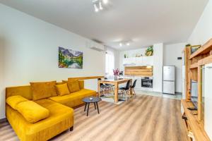 Villa Kometa - 1BD Apt with Balcony & Forest View by Flat Manager