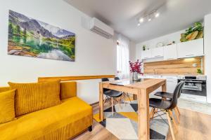 Villa Kometa - 1BD Apt with Balcony & Forest View by Flat Manager