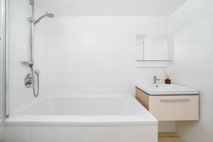 City Stay 3BR Apt for 8 by Liverpool Street