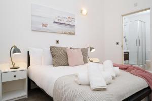 City Stay 3BR Apt for 8 by Liverpool Street