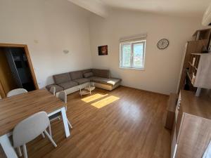 Seaview Apartments Lagetar