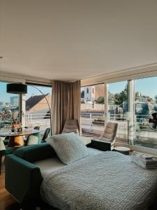 Just Sunny - Rooftop mitten in der Stadt