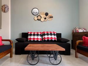 Rona Vista Suites cozy veranda