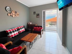 Rona Vista Suites cozy veranda