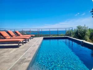 Villa Pinarello vue panoramique mer piscine privée chauffée, plage à 900m