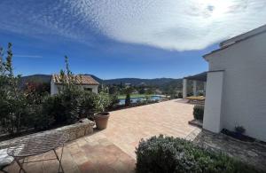 Villas Villa provencale climatisee, piscine chauffee, vue magnifique : photos des chambres