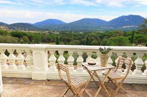 Villas Villa provencale climatisee, piscine chauffee, vue magnifique : photos des chambres