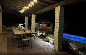 Villas Villa provencale climatisee, piscine chauffee, vue magnifique : photos des chambres