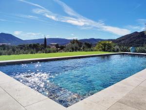 Villas Villa provencale climatisee, piscine chauffee, vue magnifique : photos des chambres