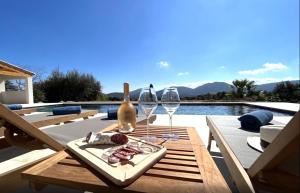 Villas Villa provencale climatisee, piscine chauffee, vue magnifique : photos des chambres
