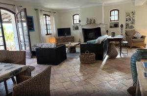 Villas Villa provencale climatisee, piscine chauffee, vue magnifique : photos des chambres