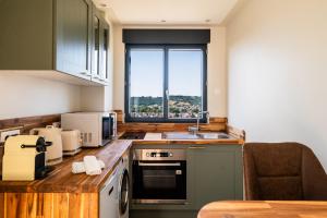 Appartements MonAppart-Hotel - Appartement Lumineux avec Clim et Parking : photos des chambres