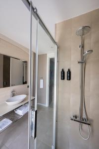 Deluxe Suite room in Upsuites Hotel