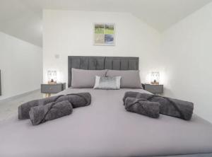 The View - Private Car Park with CCTV - Fast WiFi - Peaceful Retreat with Views for Business or Couples