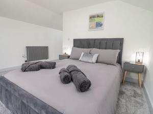 The View - Private Car Park with CCTV - Fast WiFi - Peaceful Retreat with Views for Business or Couples