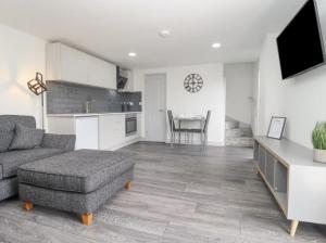 The View - Private Car Park with CCTV - Fast WiFi - Peaceful Retreat with Views for Business or Couples