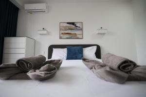 STYLISH 3 BED Partial SEAVIEW