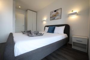 STYLISH 3 BED Partial SEAVIEW