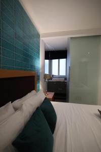 STYLISH 3 BED Partial SEAVIEW