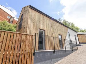 The View - Private Car Park with CCTV - Fast WiFi - Peaceful Retreat with Views for Business or Couples