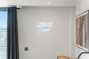 York Penthouse with Hot Tub & View of Minister