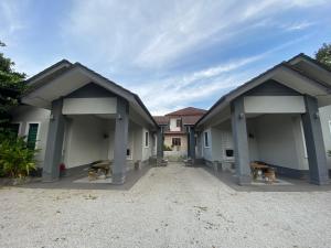 Al-Qamar Homestay