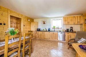 Villa Baranówka - apartamenty z widokiem na Giewont, w paśmie Gubałówki by ShortStayPoland