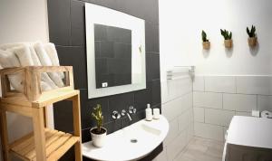 Plaza de la fuente Granadilla de Abona Tenerife sur Only Adults con terraza privada