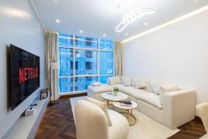 Modern 1BR with High Floor Near Mall & Tram