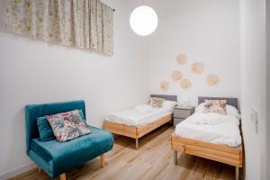 GuestHost - Apartments for Families & Couples with Pool