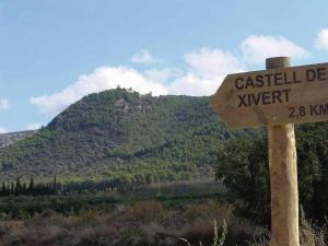 adosado a 50m de la playa el cargador