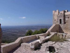 adosado a 50m de la playa el cargador