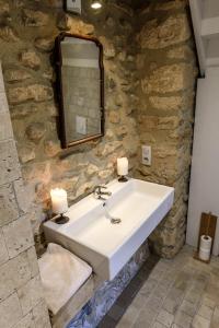 Maisons de vacances Romantic Dovecot near Saint Germain de Belves : photos des chambres
