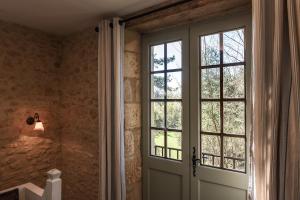 Maisons de vacances Romantic Dovecot near Saint Germain de Belves : photos des chambres