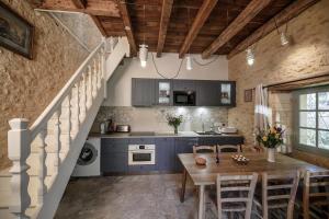 Maisons de vacances Romantic Dovecot near Saint Germain de Belves : photos des chambres