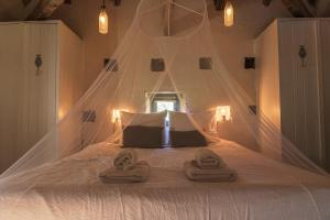 Maisons de vacances Romantic Dovecot near Saint Germain de Belves : photos des chambres