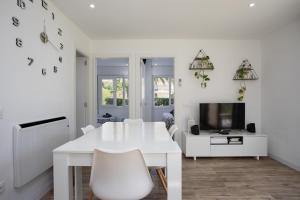 Apartament amb piscina i aparcament - Baixos amb jardinet